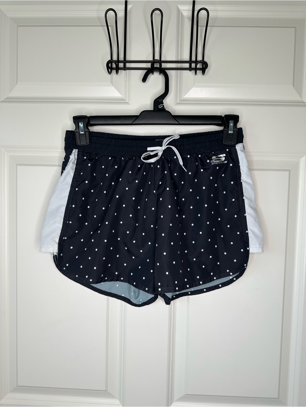 Skechers Lined Athletic Black and White Shorts Size M
